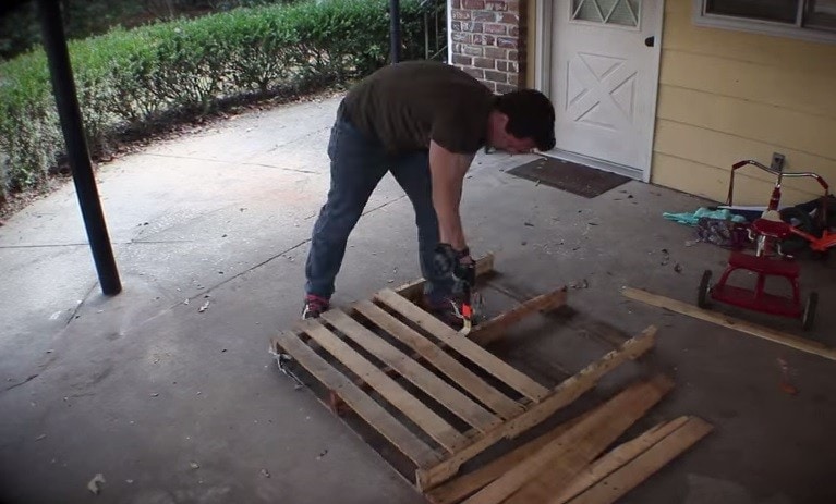 Disassemble Pallets