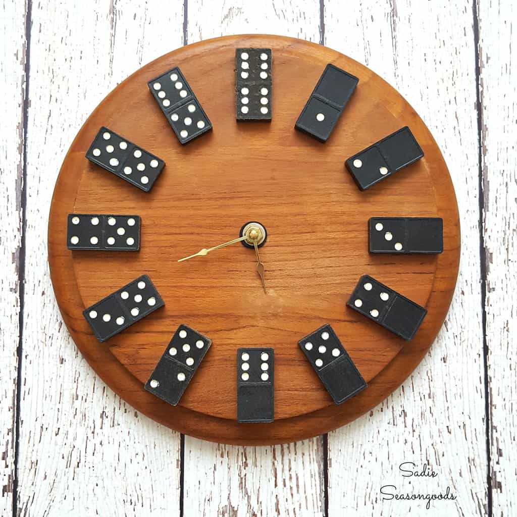 dominoes clock