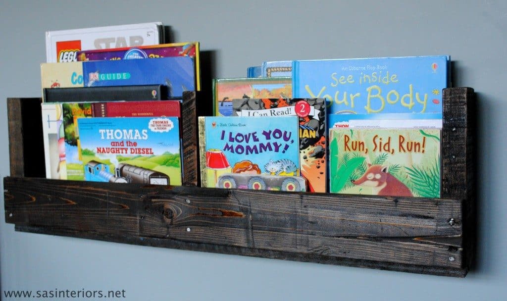 Pallet Bookshelf DIY