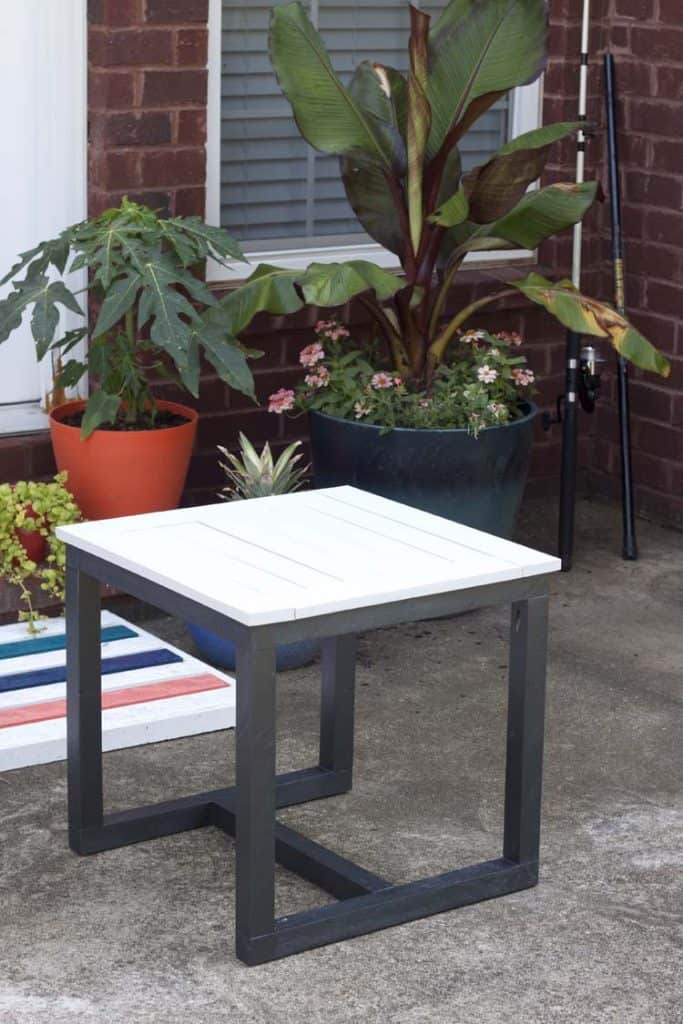  Easy Outdoor End Table