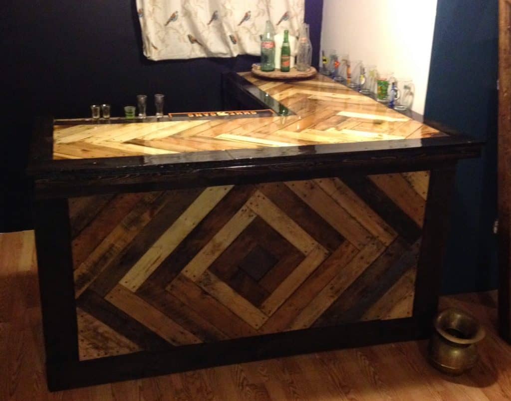 Chevron Design Pallet Bar