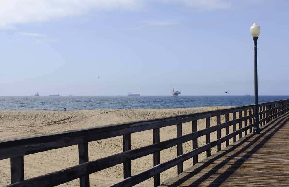beachfront grid railing