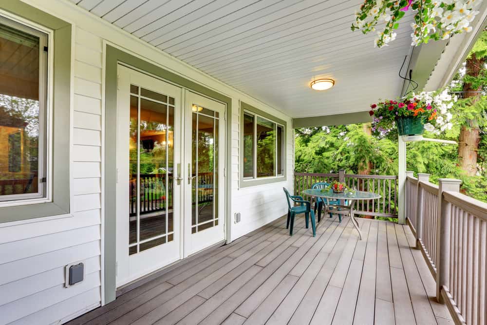 porch dining area