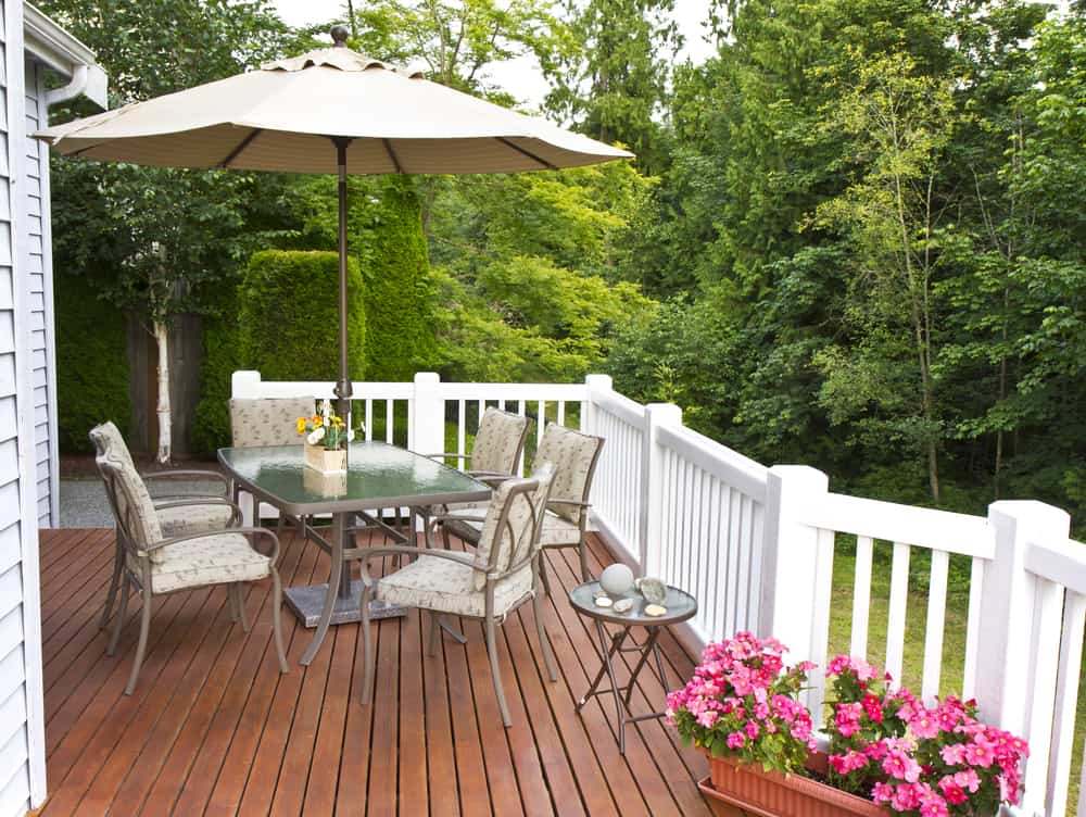 dark deck white details