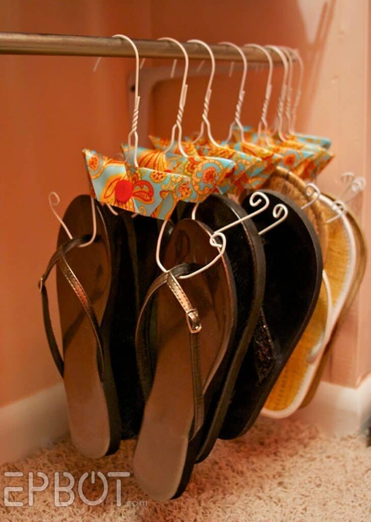 DIY Flip-Flop Hanger Do you or someone in your home have several pair of flip-flops and you have no idea what to do with them? This clever DIY flip-flop hanger is just what you need. It will save space in your closet and you can easily access whichever pair you feel like wearing. thesawguy.com