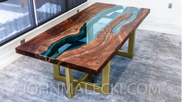 Get all the details you need in this guide to show you how to make a live edge river table! It is seriously so awesome! You could even make them and sell the tables too. thesawguy.com