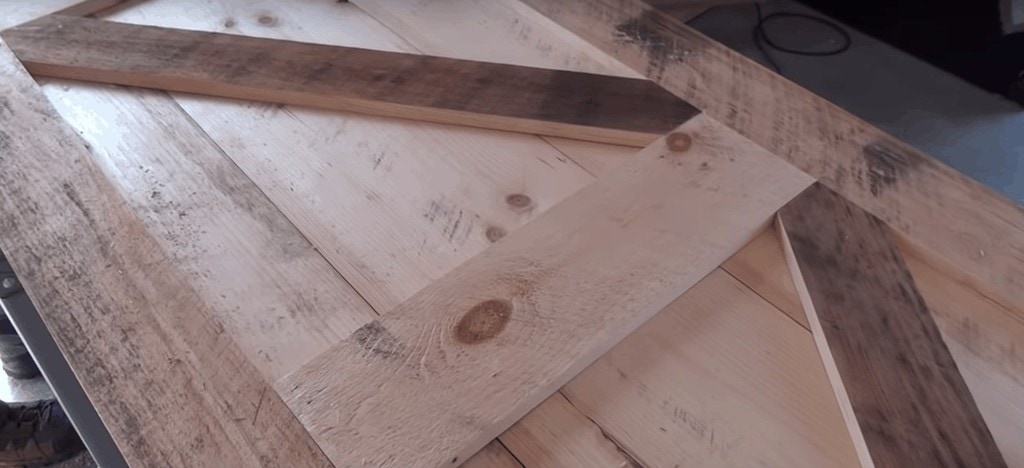 how to build a barn door