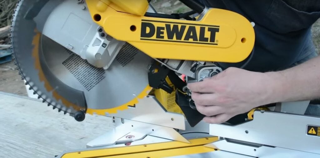 Compound miter saw