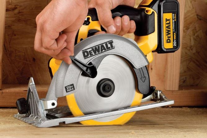 how to use a circular saw