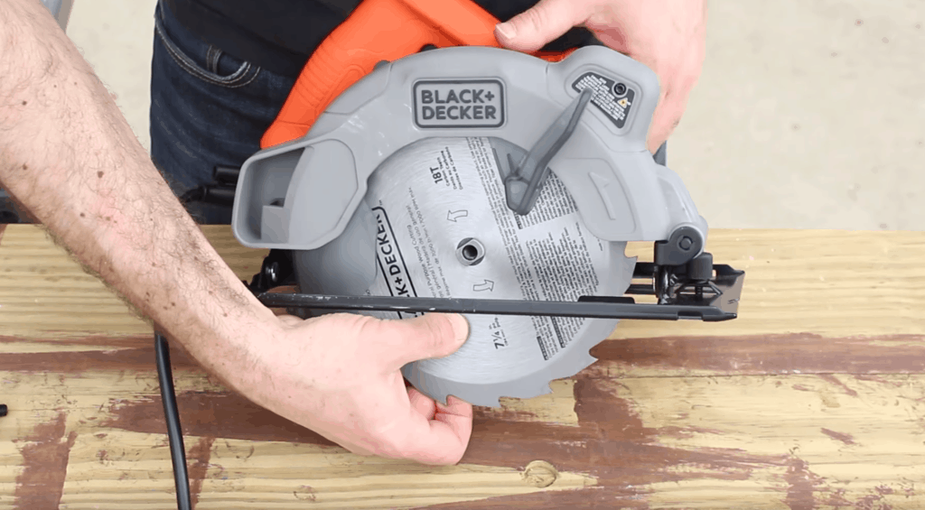 BLACK+DECKER 20-volt Max 5-1/2-in Cordless Circular Saw (Bare Tool)